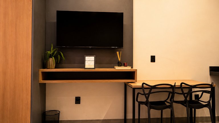 Flat Completo | Wi-Fi • Garagem • Sacada Privativa